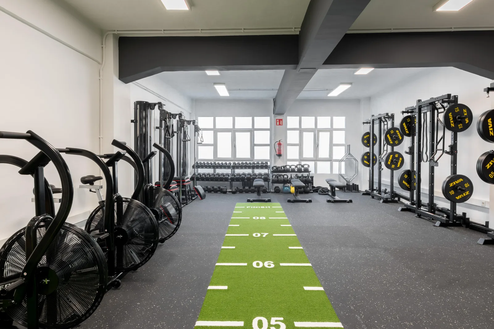 Mancuernas, kettlebells y racks de fuerza en Reactívate Bilbao